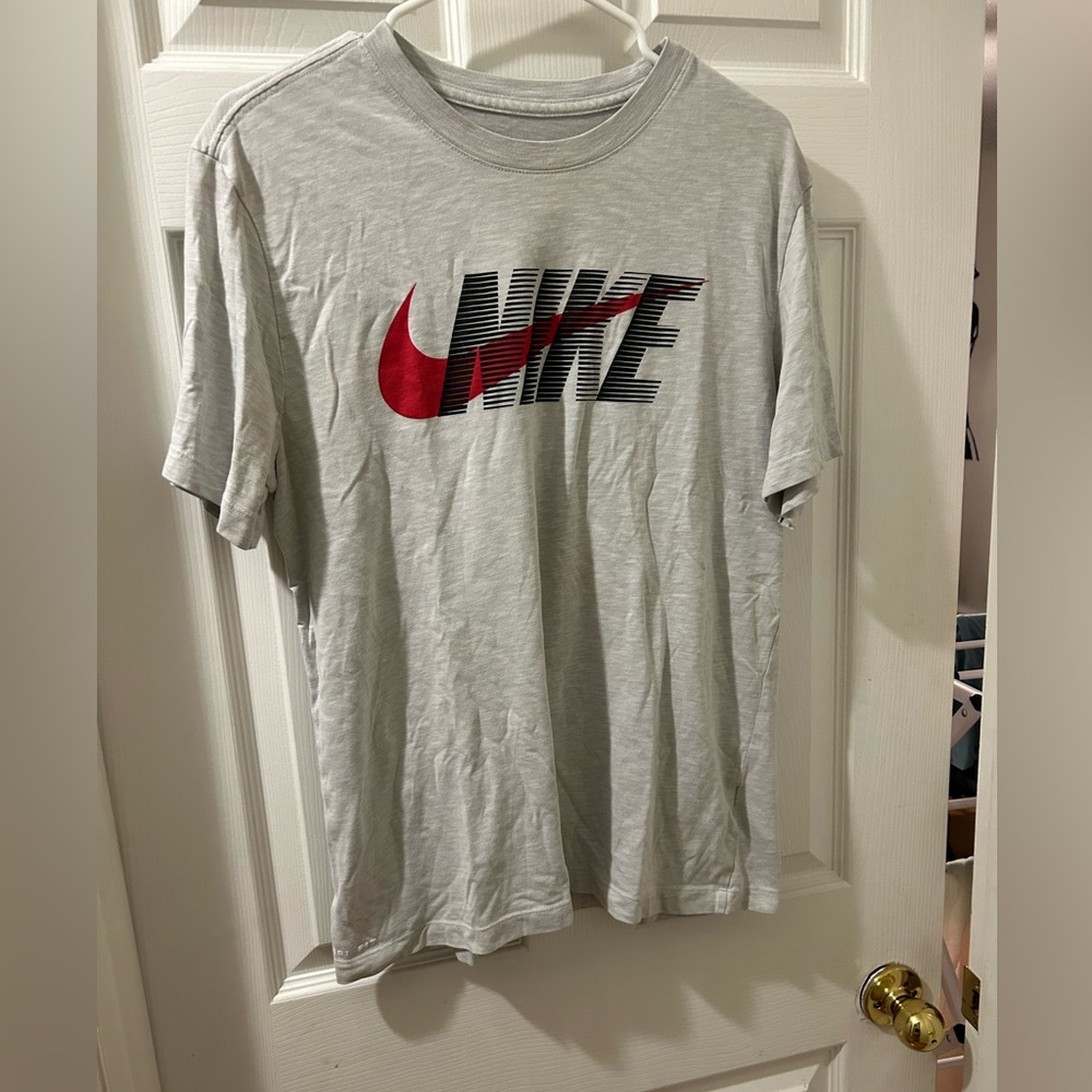 Men’s Nike drifit tshirt. Size medium